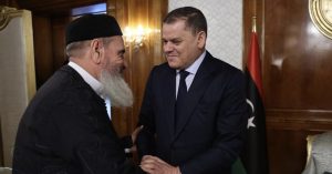 الدبيبة يلتقي أعيان قبيلة أولاد بوسيف لبحث احتياجات أبوالغرب ضمن خطة عودة الحياة